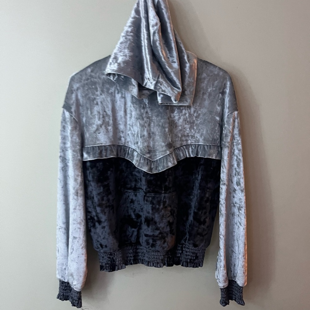 Colorblock Grey & Navy Blur cropped Crushed Velvet Cropped Hoodie Size Medium